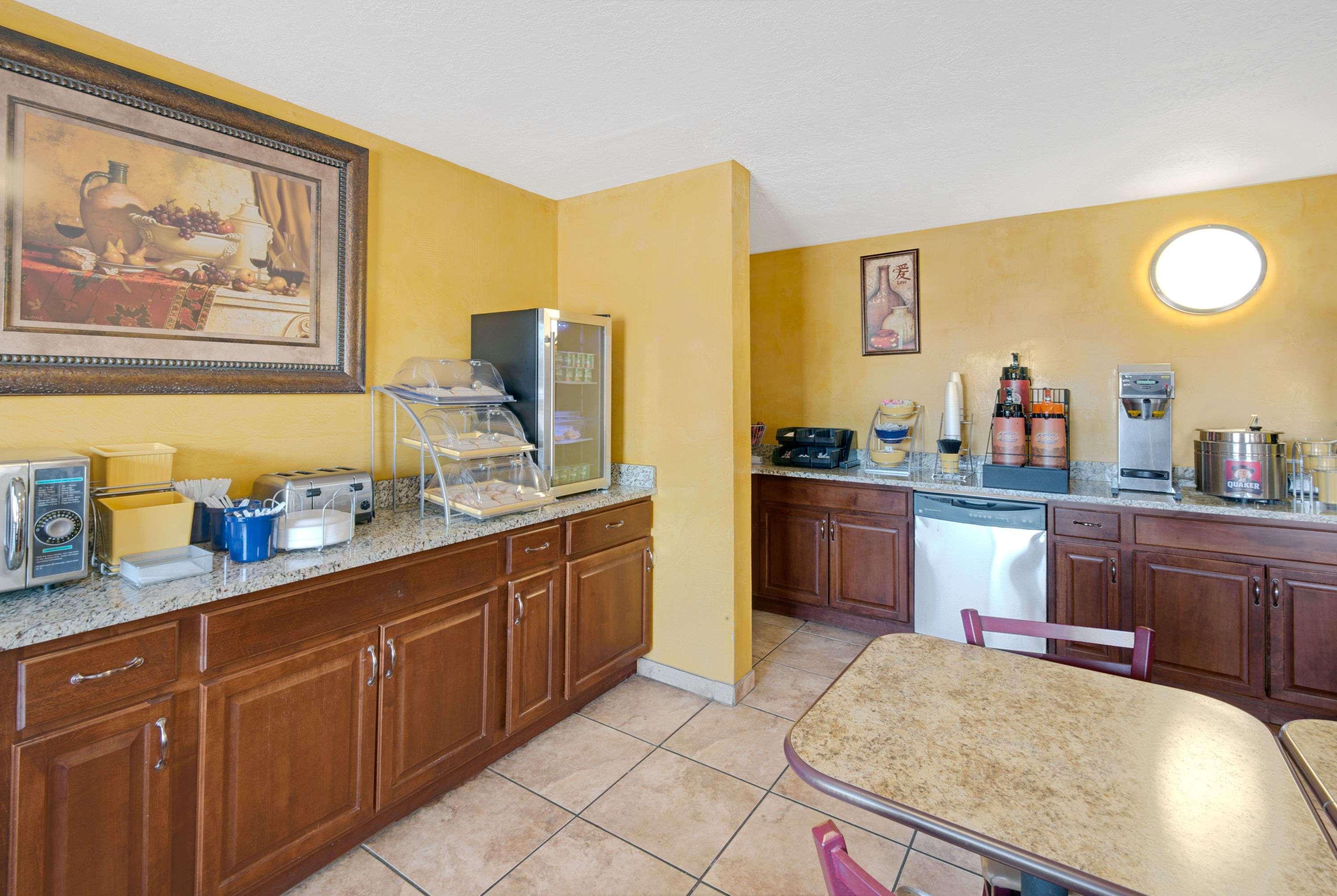 Days Inn By Wyndham East Albuquerque Buitenkant foto