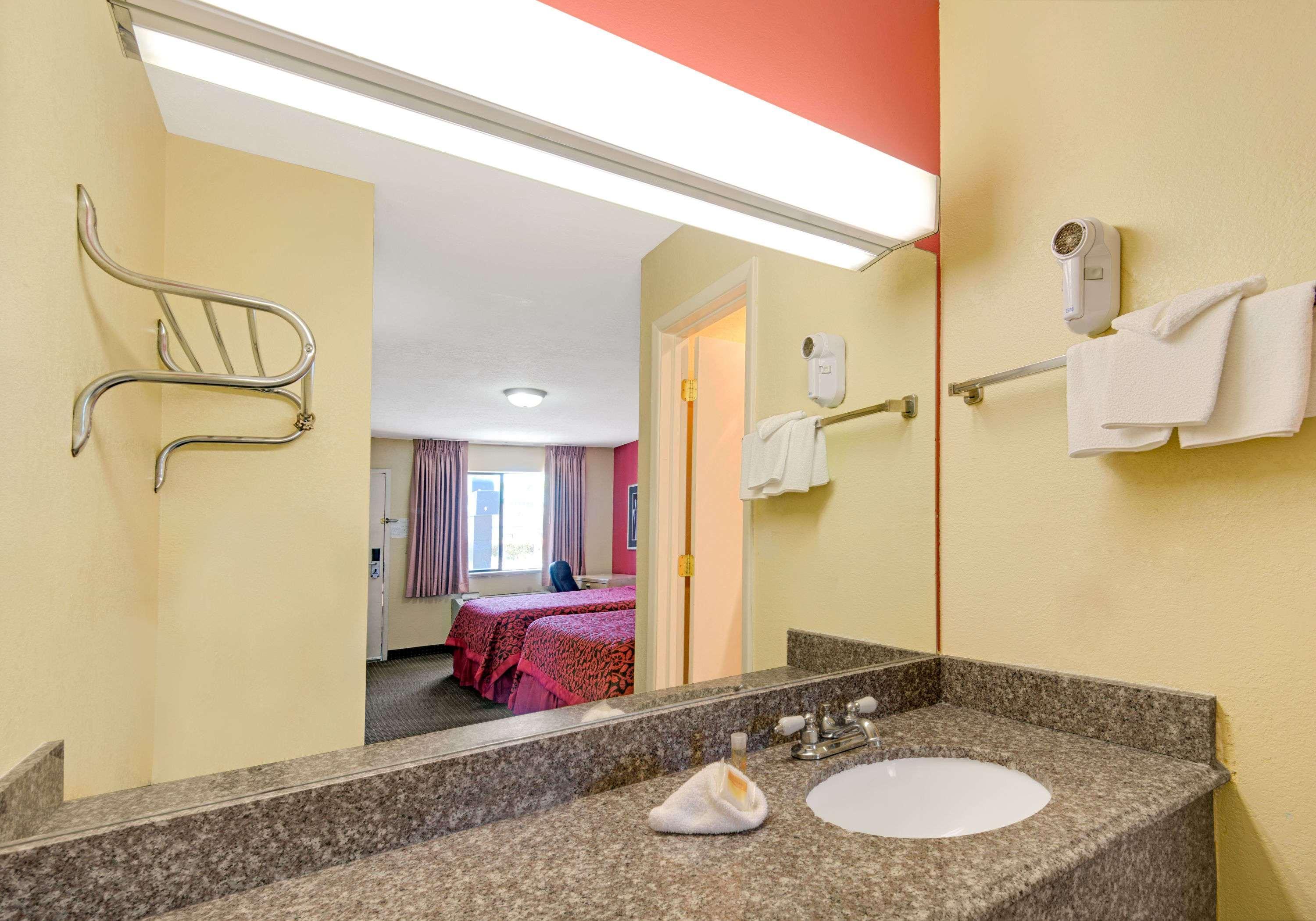 Days Inn By Wyndham East Albuquerque Buitenkant foto