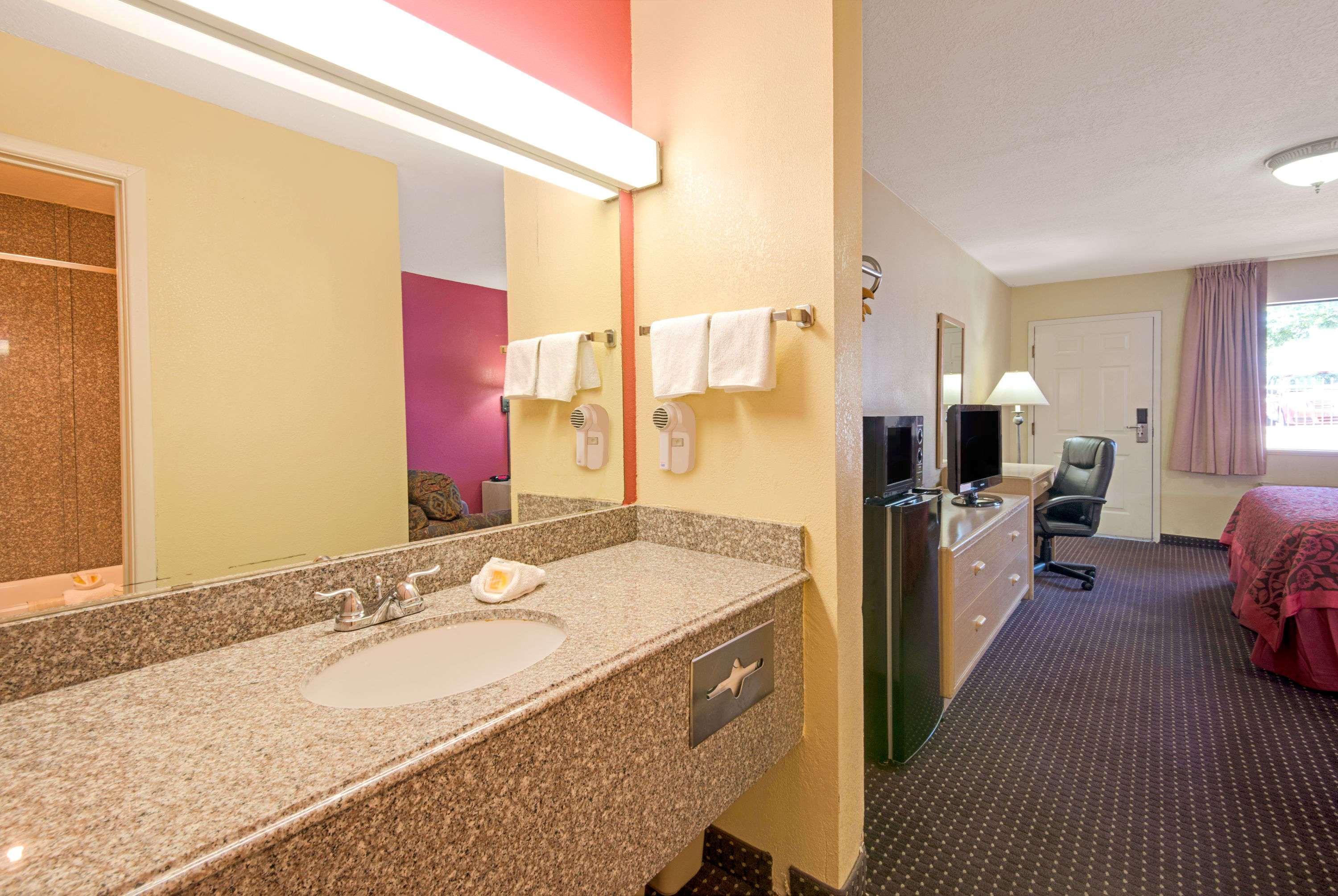 Days Inn By Wyndham East Albuquerque Buitenkant foto