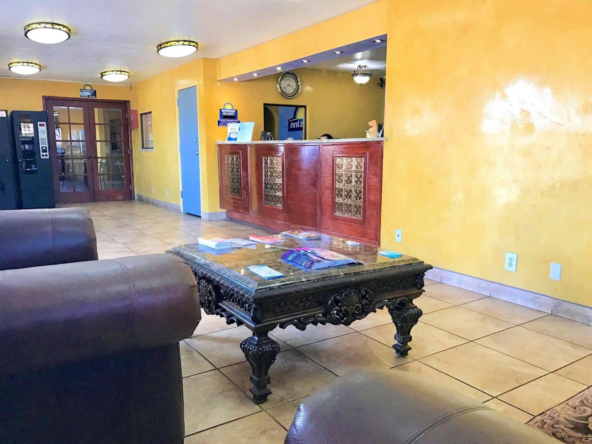 Days Inn By Wyndham East Albuquerque Buitenkant foto